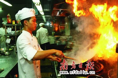 炎熱的夏季你還在為要在廚房中忍受煙熏火烤之苦煩惱嗎？